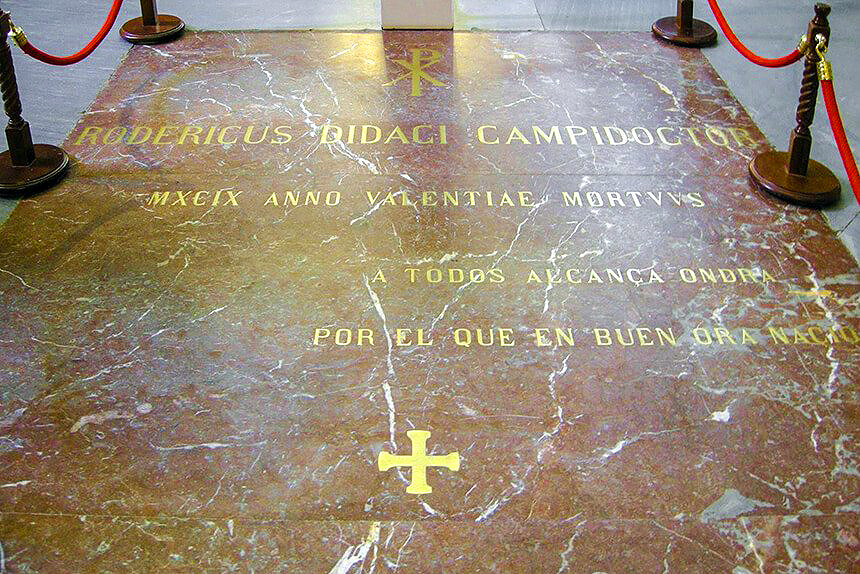 Lápida de la tumba de el Cid en la Catedral de Burgos