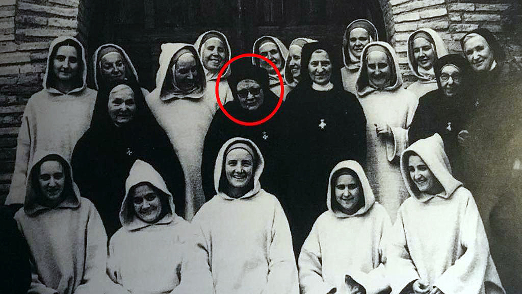 Sor Angelita Opí y sus monjas. Monasterio de Sijena. 