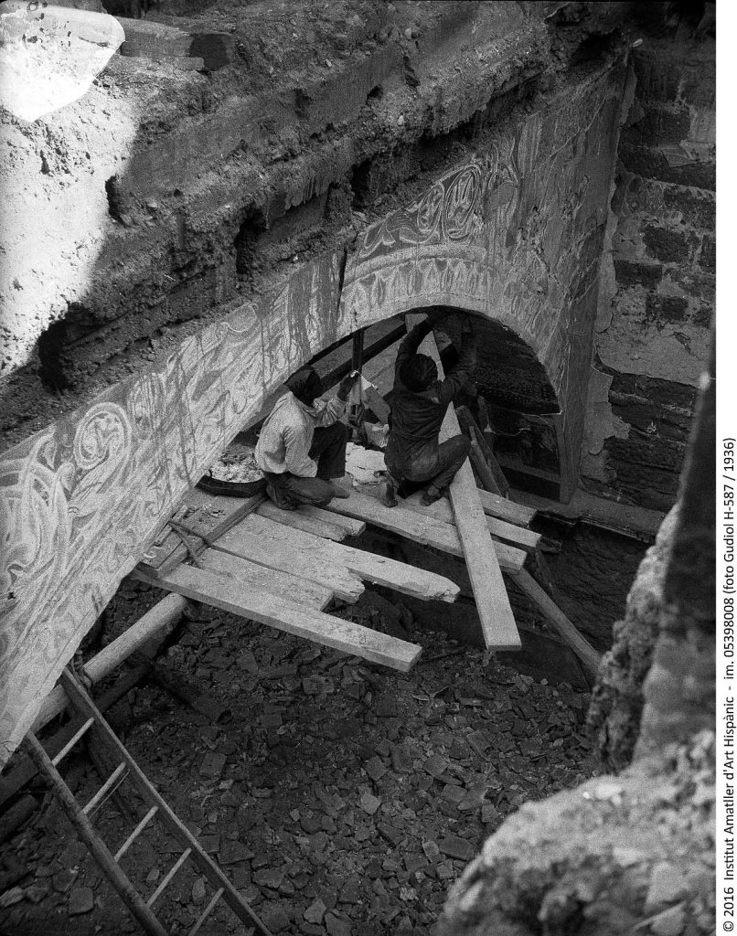 Despegamiento de las pinturas. Monasterio de Sijena. 1936